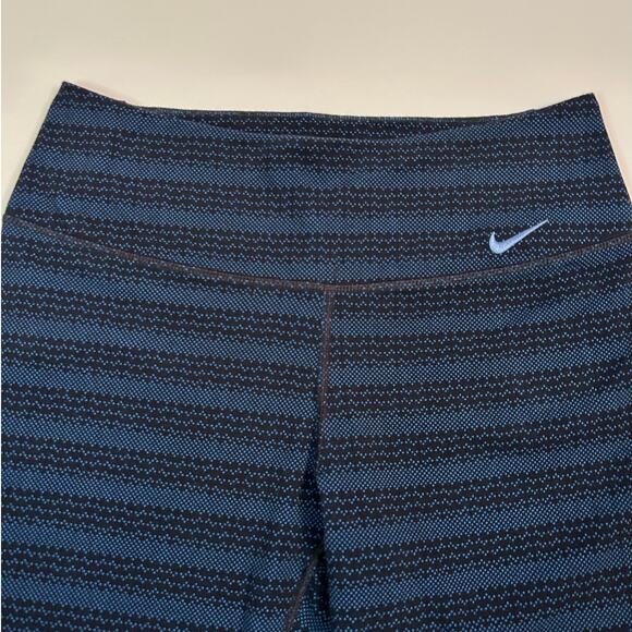 Bundle of Nike Women's Dri-FIT Capri Leggings Size Medium - Picture 3 of 16